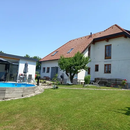 60 M² Ferienapartment Zentrumsnahe Mit Gartenbenutzung Steyr Exterior photo